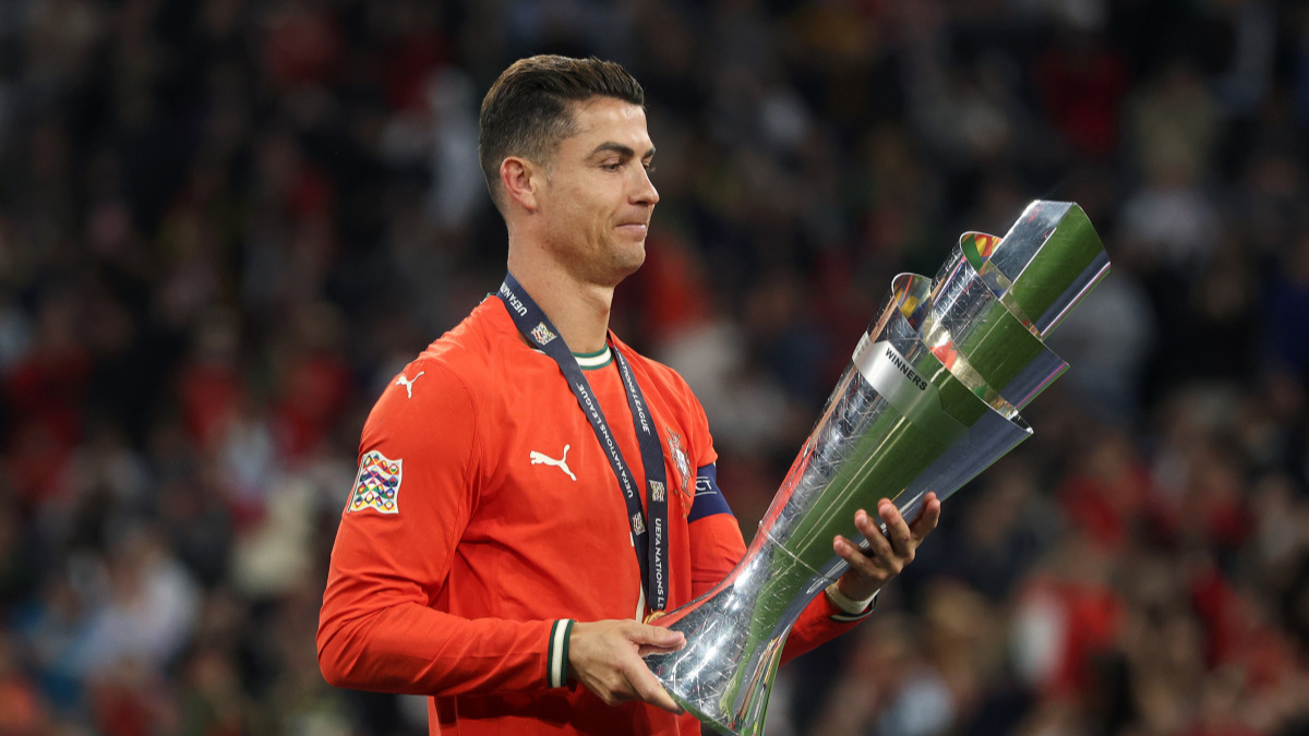 开云-包含C罗回归赛场，精彩发挥首场状态亮眼，湖人观众沸腾！的词条